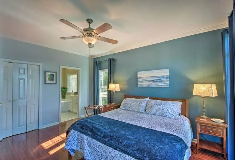 Lake Keowee Escape W/ Dock, Deck & Lake Access!