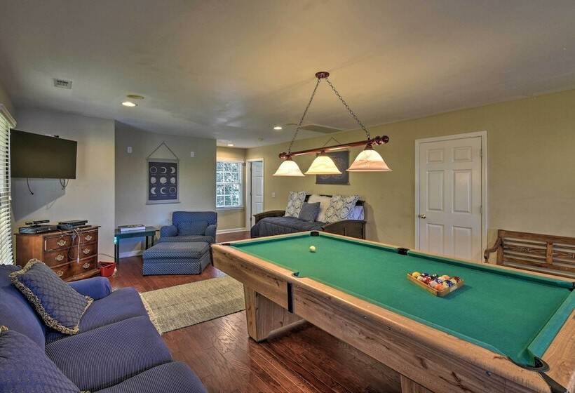 Lake Keowee Escape W/ Dock, Deck & Lake Access!