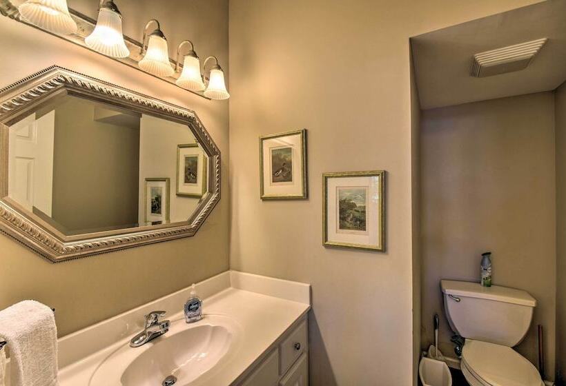 Lake Keowee Escape W/ Dock, Deck & Lake Access!