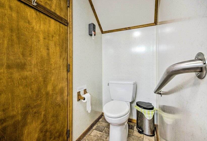 Boat Dock + Slides: Lakefront Gravois Mills Home