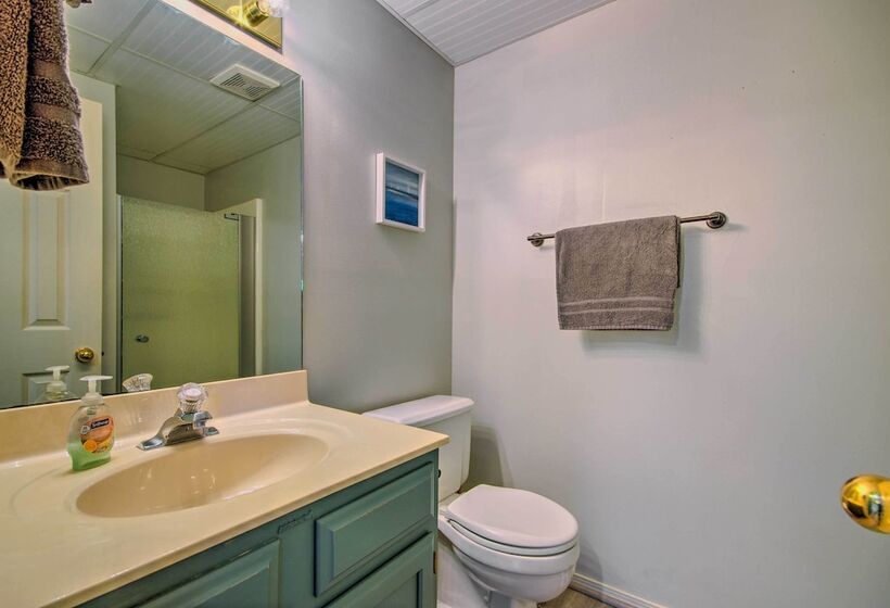 Lakefront Rocky Mount Home W/ Private Dock!