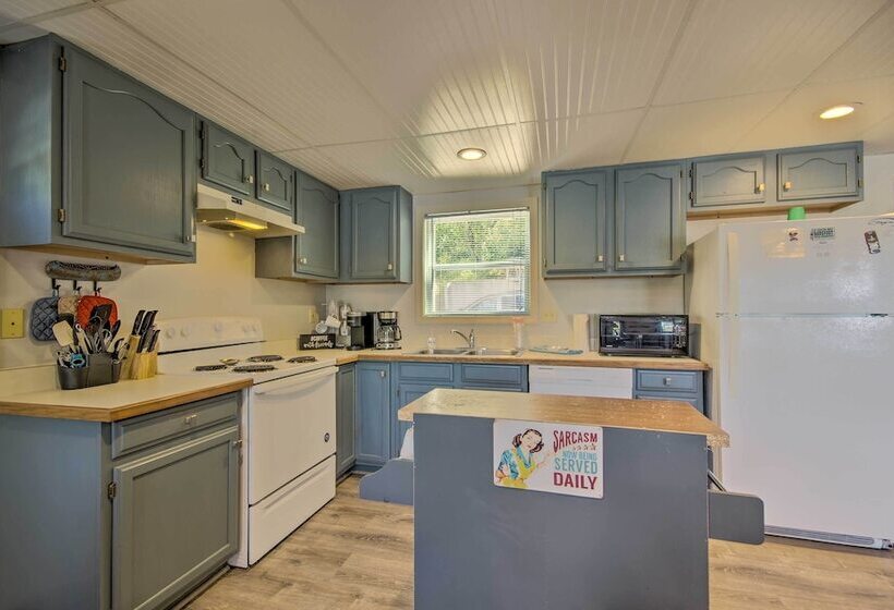 Lakefront Rocky Mount Home W/ Private Dock!