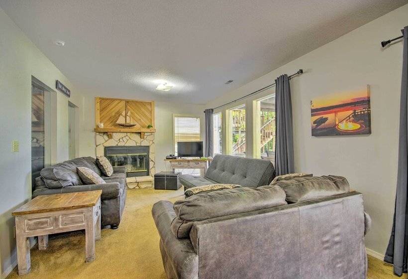 Lakefront Rocky Mount Home W/ Private Dock!