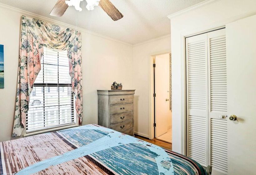 Lakeside Happiness: Home On Lake Moultrie!