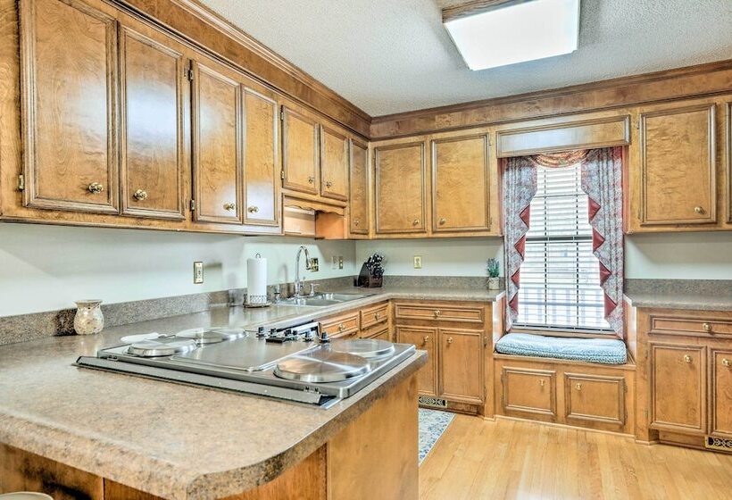 Lakeside Happiness: Home On Lake Moultrie!