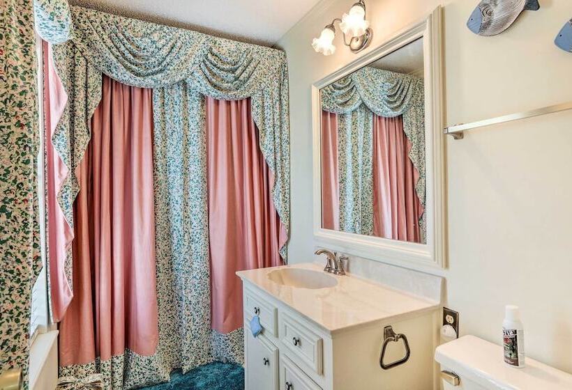 Lakeside Happiness: Home On Lake Moultrie!