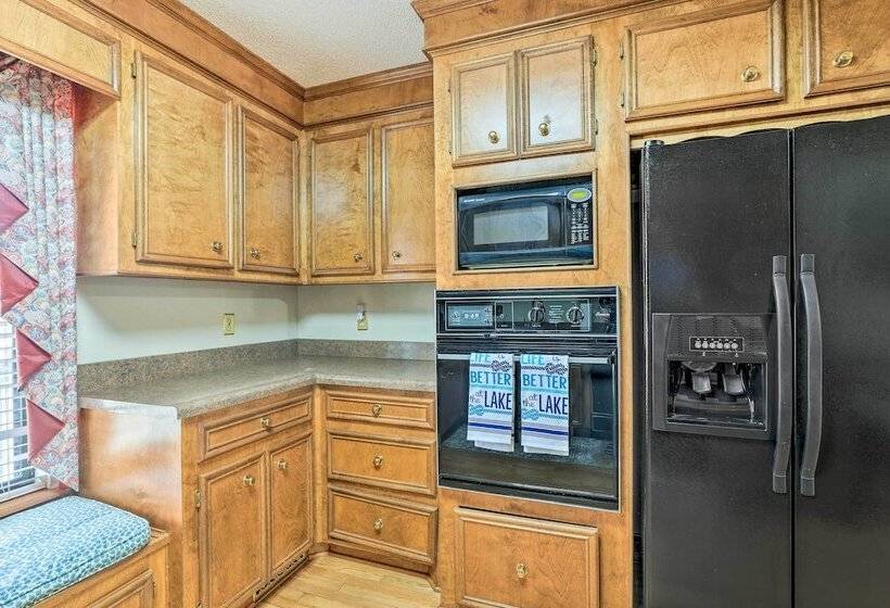 Lakeside Happiness: Home On Lake Moultrie!