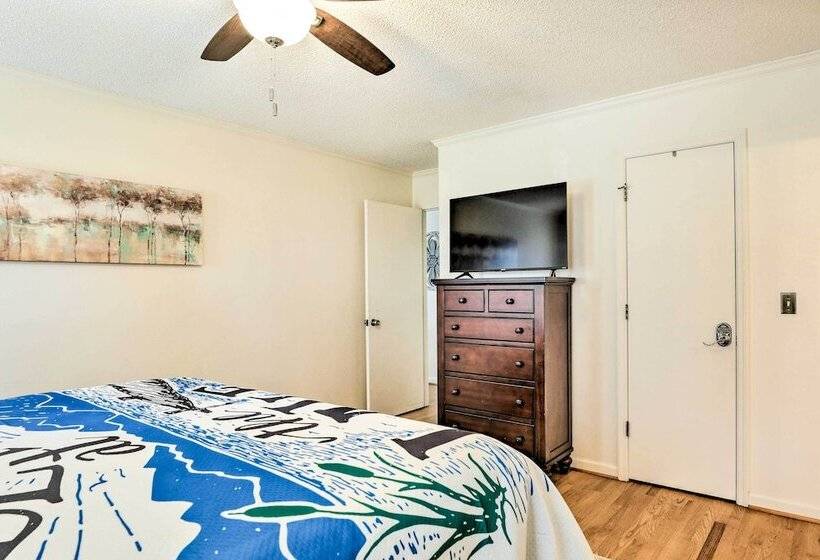 Lakeside Happiness: Home On Lake Moultrie!