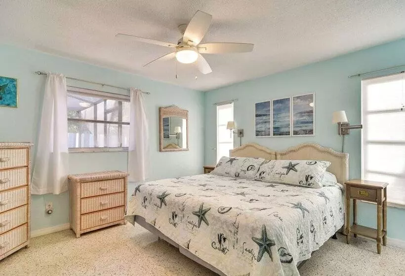 4 Mi To Dog Beach: Largo Home W/ Pool & Hot Tub!