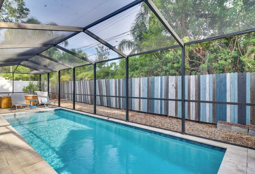 4 Mi To Dog Beach: Largo Home W/ Pool & Hot Tub!