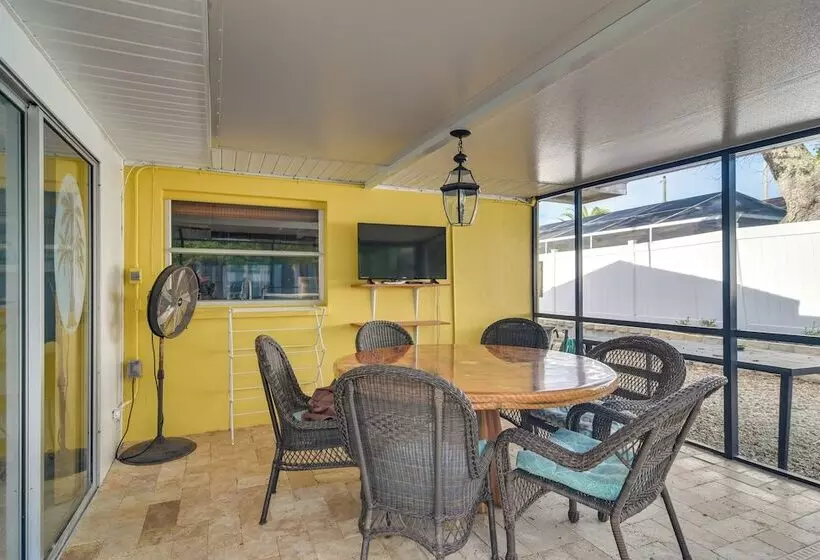 4 Mi To Dog Beach: Largo Home W/ Pool & Hot Tub!