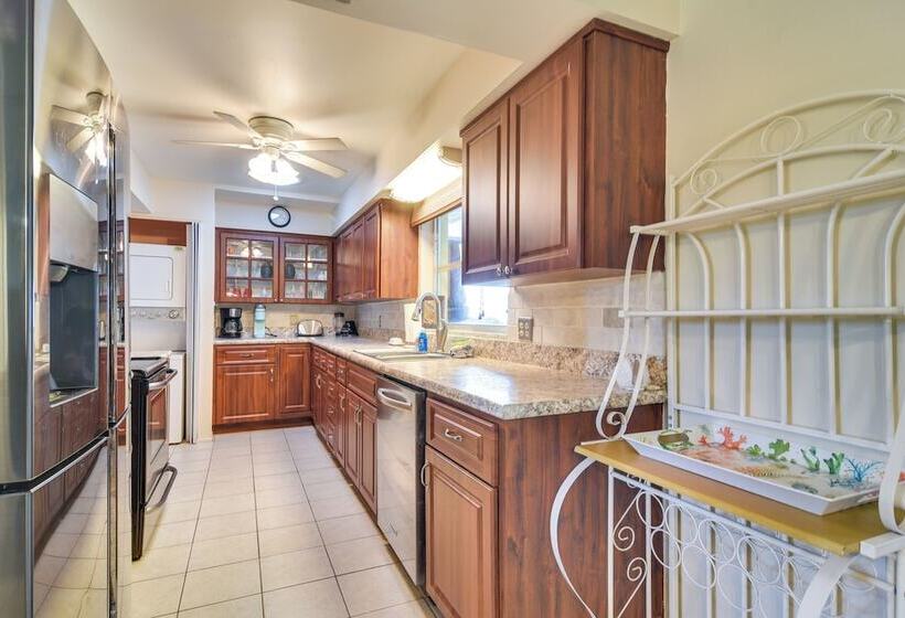 4 Mi To Dog Beach: Largo Home W/ Pool & Hot Tub!