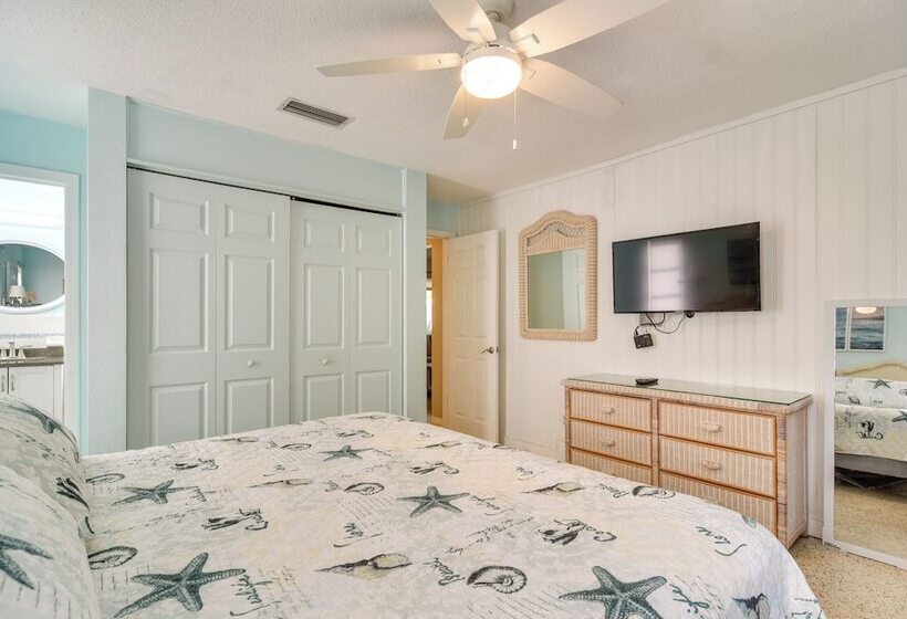 4 Mi To Dog Beach: Largo Home W/ Pool & Hot Tub!