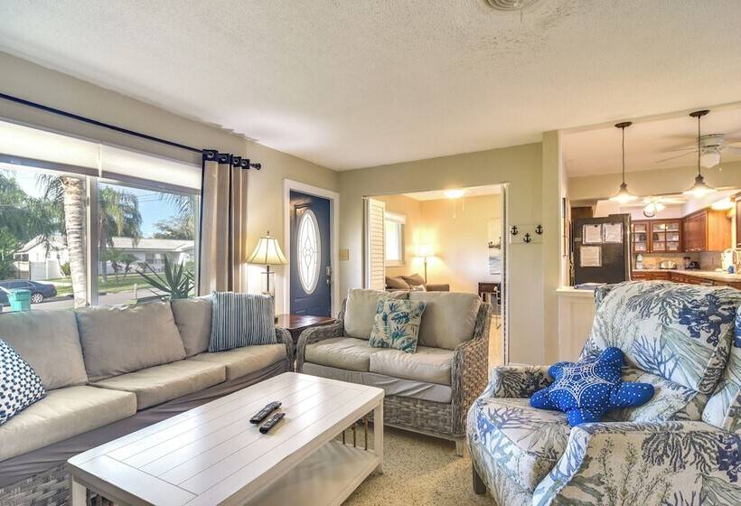 4 Mi To Dog Beach: Largo Home W/ Pool & Hot Tub!