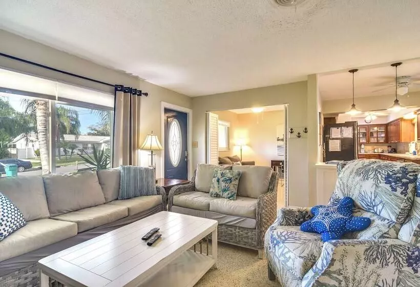 4 Mi To Dog Beach: Largo Home W/ Pool & Hot Tub!