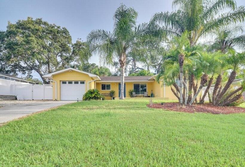 4 Mi To Dog Beach: Largo Home W/ Pool & Hot Tub!