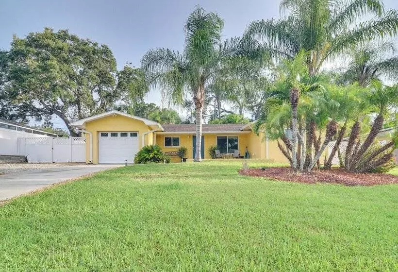 4 Mi To Dog Beach: Largo Home W/ Pool & Hot Tub!