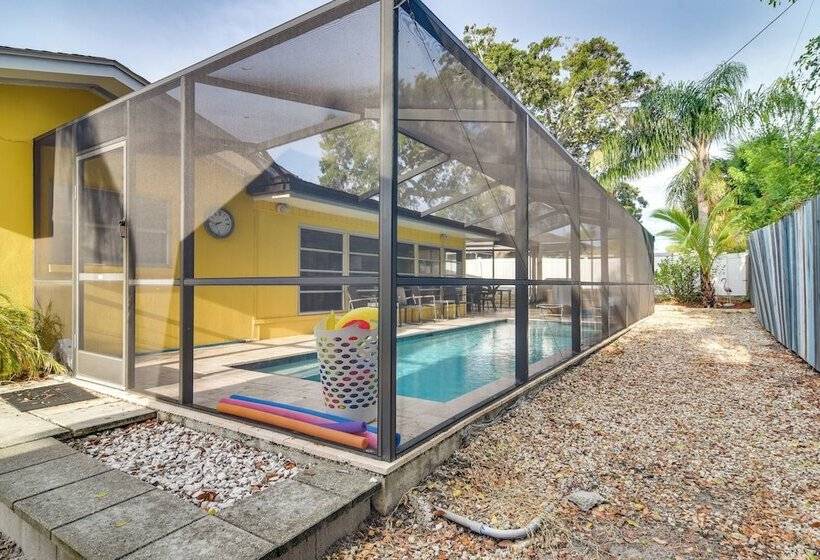 4 Mi To Dog Beach: Largo Home W/ Pool & Hot Tub!