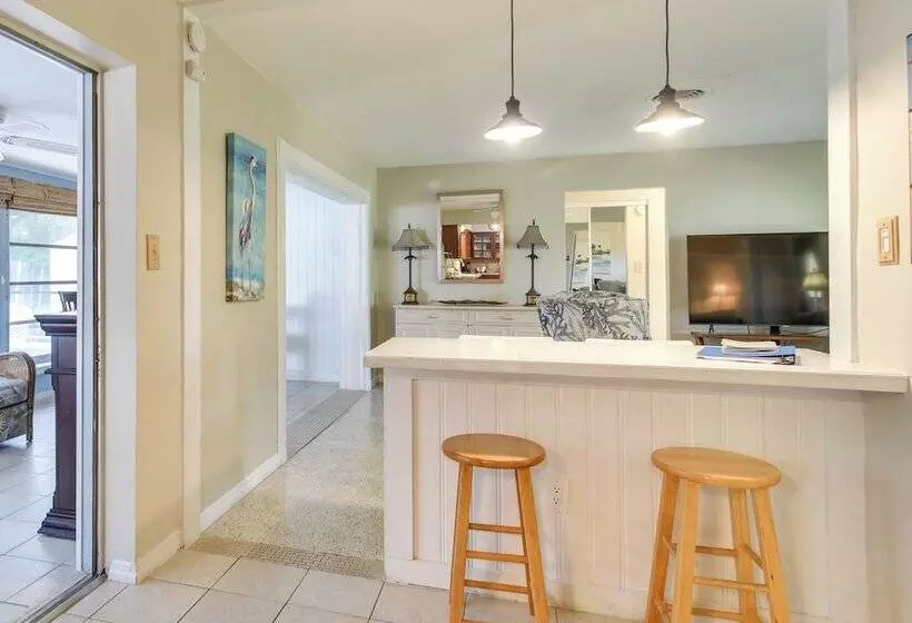 4 Mi To Dog Beach: Largo Home W/ Pool & Hot Tub!