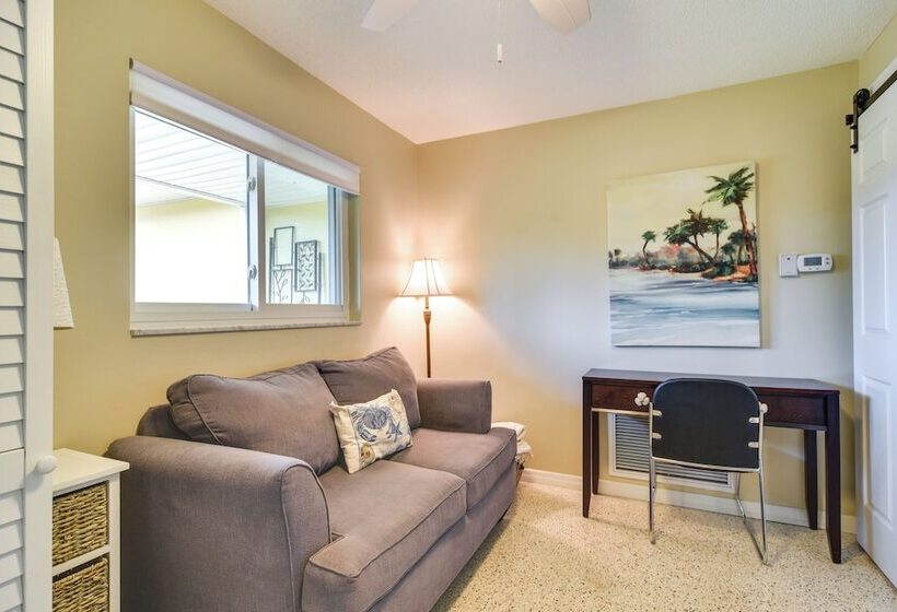 4 Mi To Dog Beach: Largo Home W/ Pool & Hot Tub!