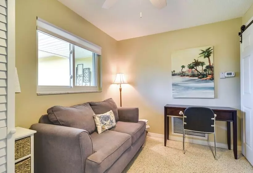 4 Mi To Dog Beach: Largo Home W/ Pool & Hot Tub!