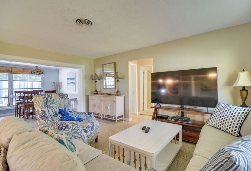 4 Mi To Dog Beach: Largo Home W/ Pool & Hot Tub!