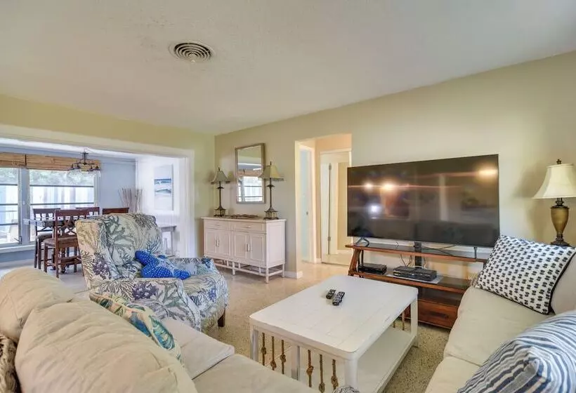 4 Mi To Dog Beach: Largo Home W/ Pool & Hot Tub!