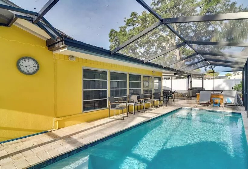 4 Mi To Dog Beach: Largo Home W/ Pool & Hot Tub!