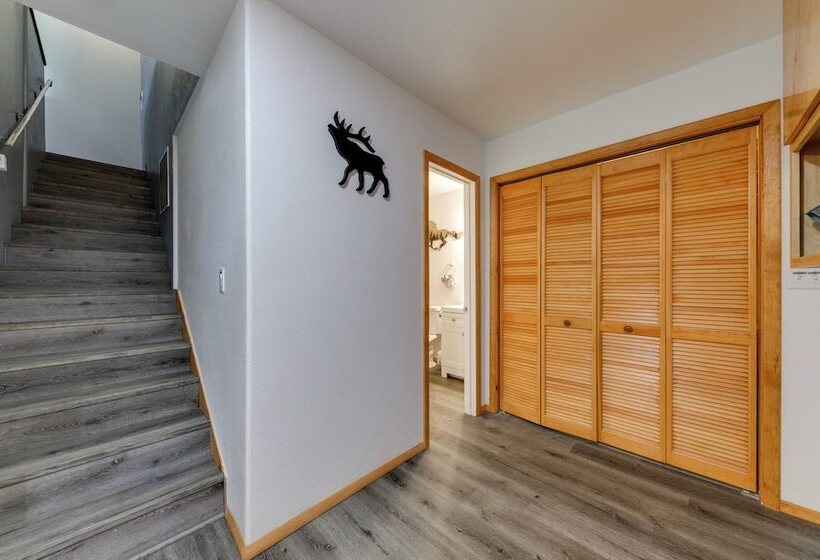 Majestic Pines  Ruidoso Retreat W/ New Hot Tub!