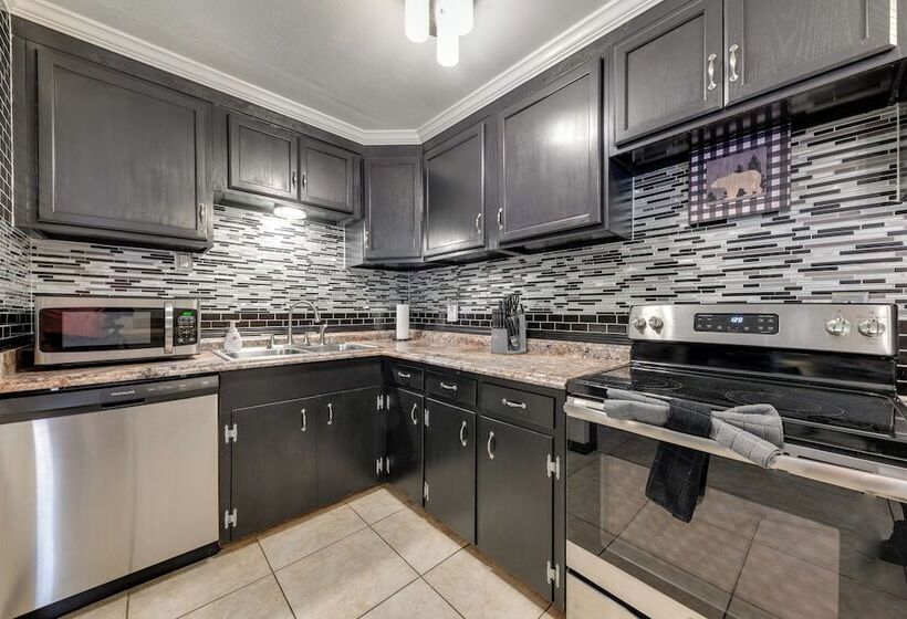 Majestic Pines  Ruidoso Retreat W/ New Hot Tub!