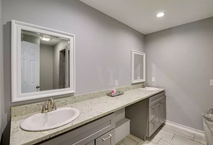 Modern Flower Mound Home < 2 Mi To River Walk