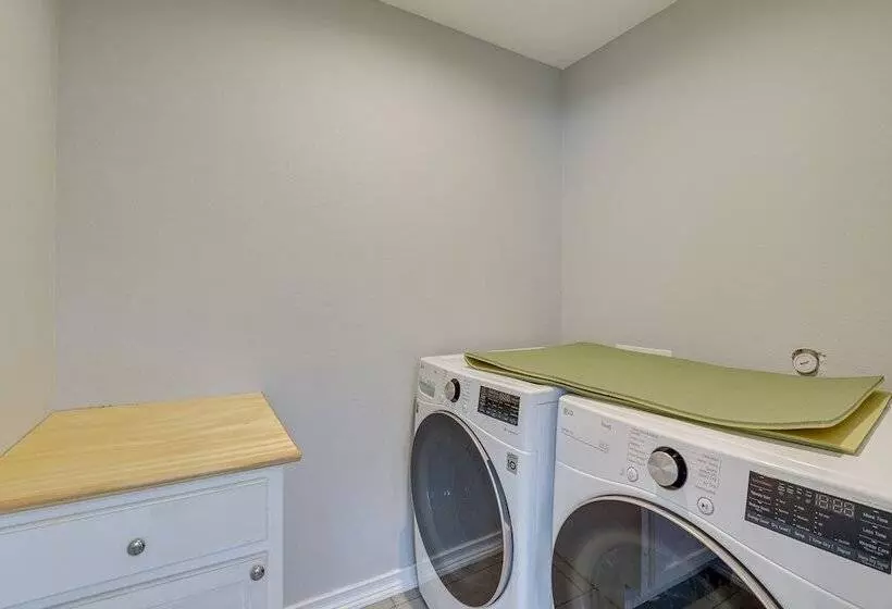 Modern Flower Mound Home < 2 Mi To River Walk