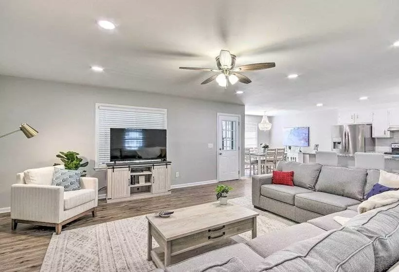 Modern Lexington Retreat W/ Backyard & Pool!