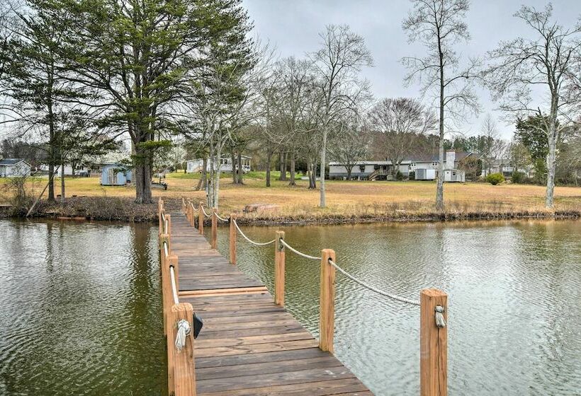 Modern Waterfront Home W/ Dock On Lake Bowen!