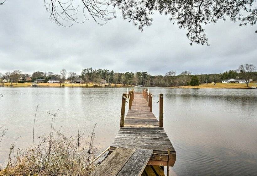 Modern Waterfront Home W/ Dock On Lake Bowen!