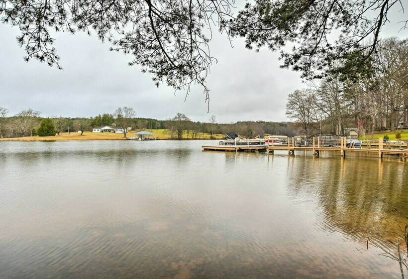 Modern Waterfront Home W/ Dock On Lake Bowen!