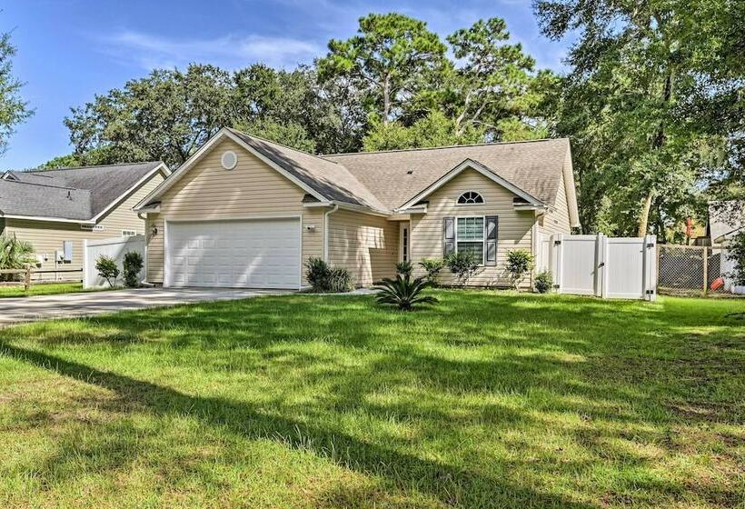 Murrells Inlet Home W/ Patio ~ 3 Mi To Beach!