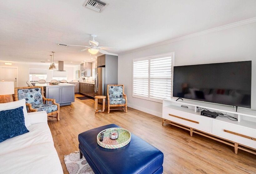 Naples Vacation Home: Private Pool + Hot Tub!