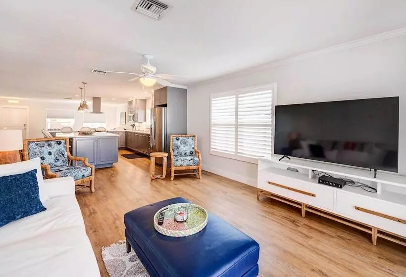 Naples Vacation Home: Private Pool + Hot Tub!