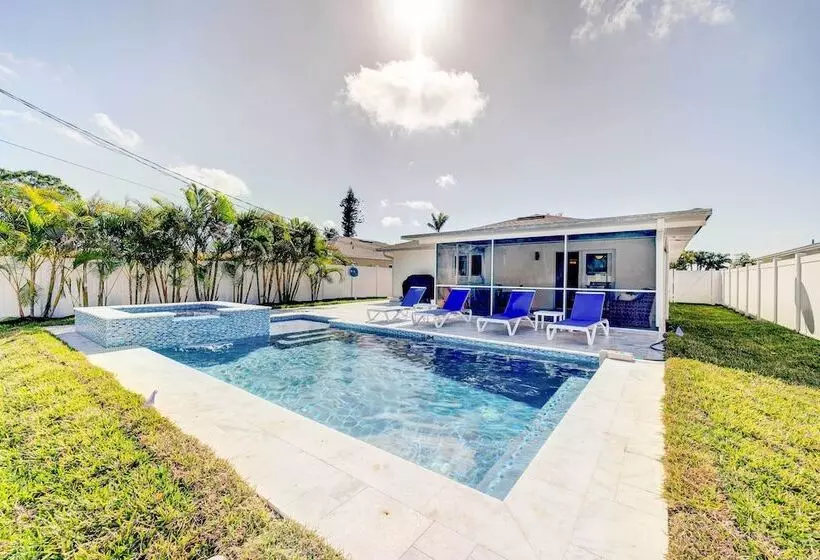 Naples Vacation Home: Private Pool + Hot Tub!