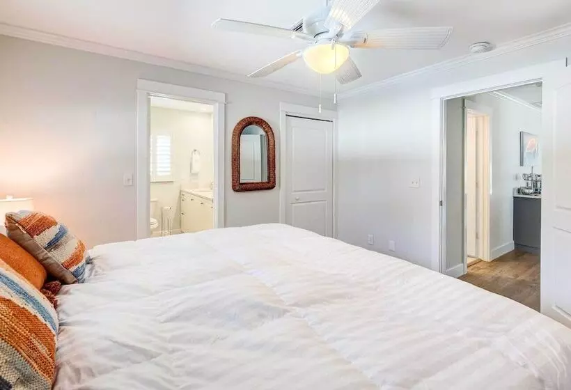 Naples Vacation Home: Private Pool + Hot Tub!