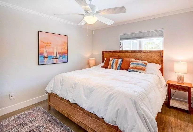 Naples Vacation Home: Private Pool + Hot Tub!