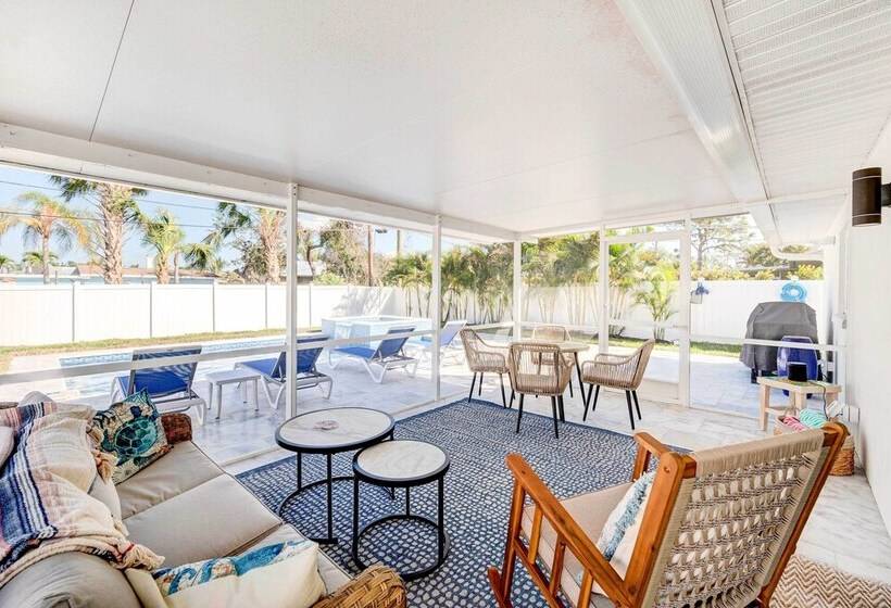 Naples Vacation Home: Private Pool + Hot Tub!