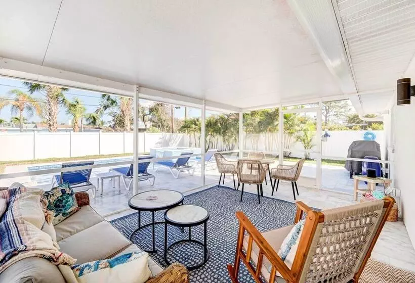 Naples Vacation Home: Private Pool + Hot Tub!