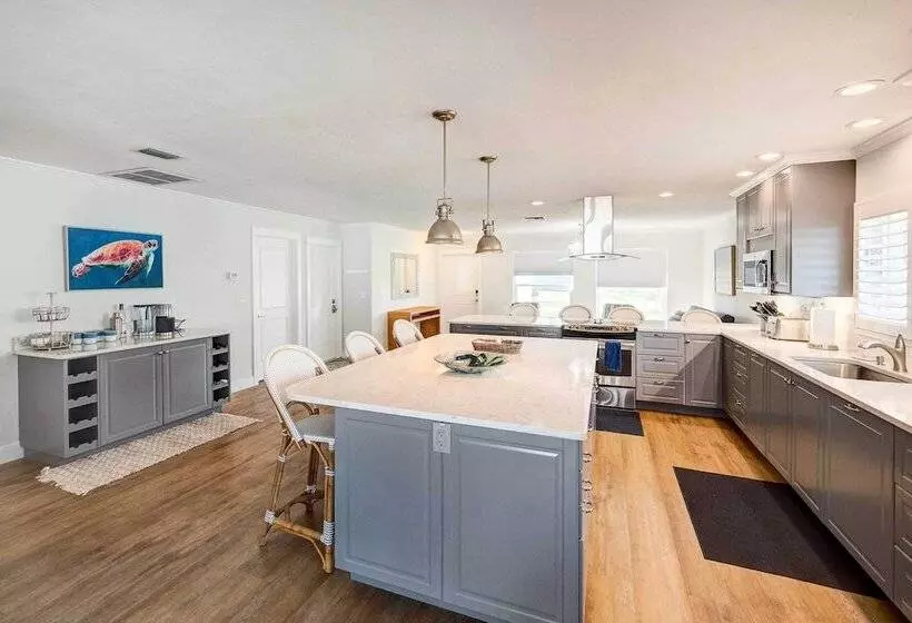 Naples Vacation Home: Private Pool + Hot Tub!