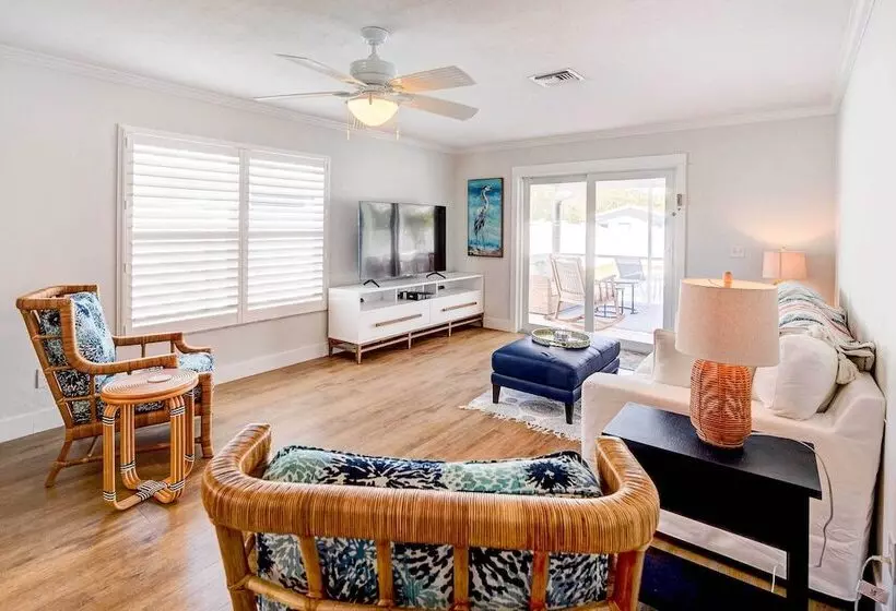 Naples Vacation Home: Private Pool + Hot Tub!