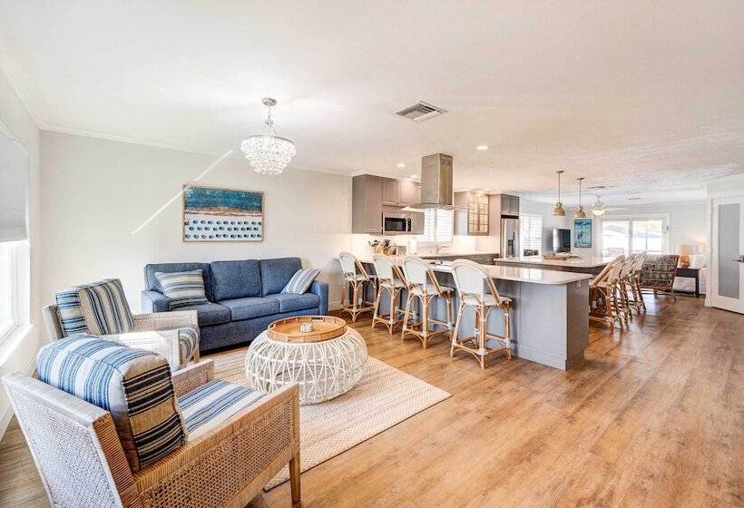 Naples Vacation Home: Private Pool + Hot Tub!