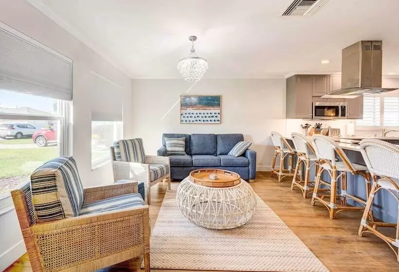 Naples Vacation Home: Private Pool + Hot Tub!