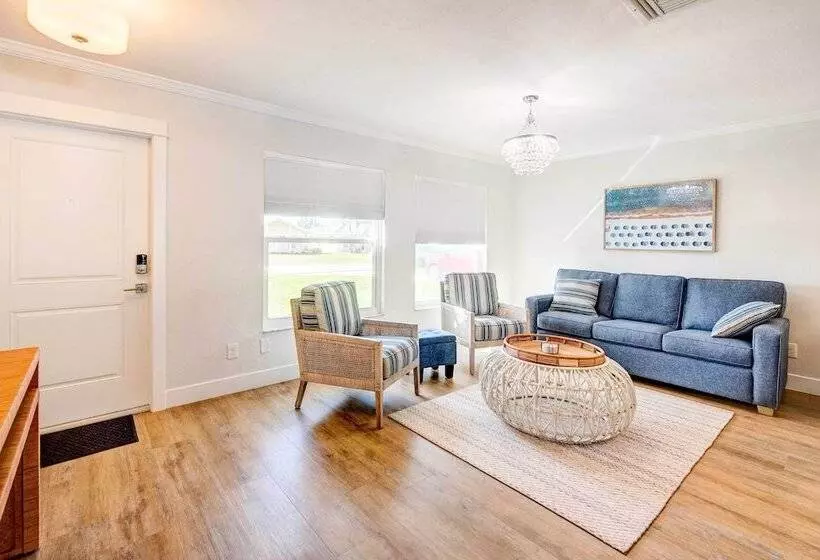 Naples Vacation Home: Private Pool + Hot Tub!