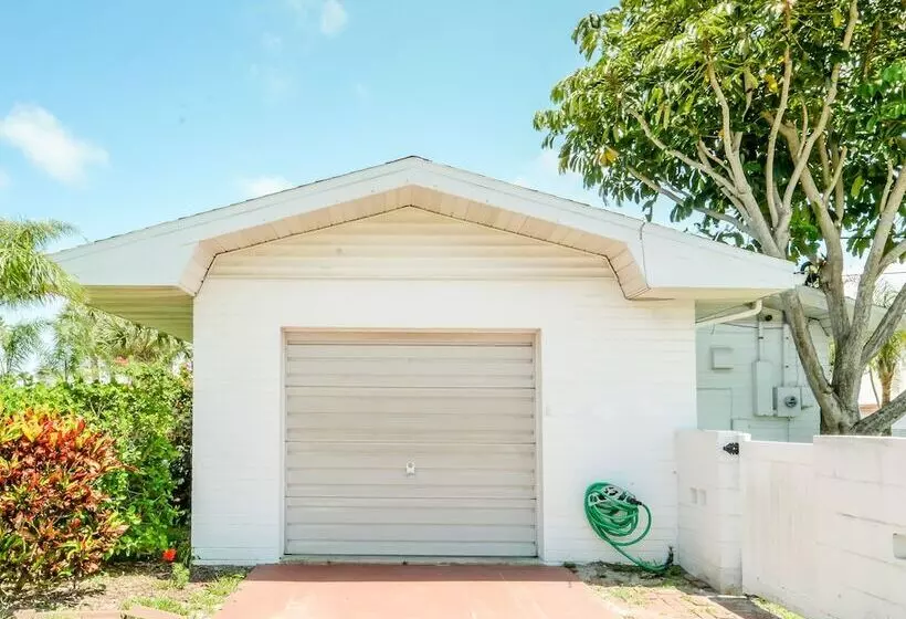 Pet Friendly Daytona Beach Home, Walk To The Ocean